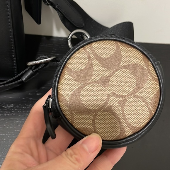 Coach Holden crossbody bag in signature canvas - Picture 2 of 6